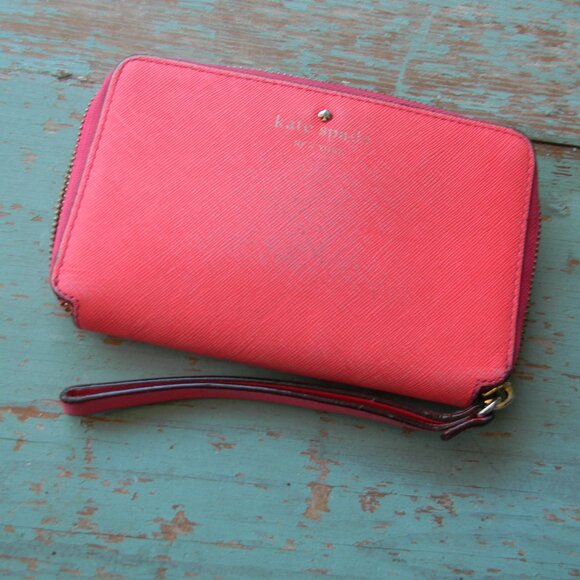 KATE SPADE ZIP AROUND PHONE HOLDER LEATHER WRISTLET/WALLET **SELLING AS IS - Picture 1 of 10